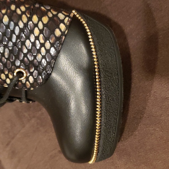 New Italina 4.5 inch black python snake bootie...size 7. - Picture 12 of 13